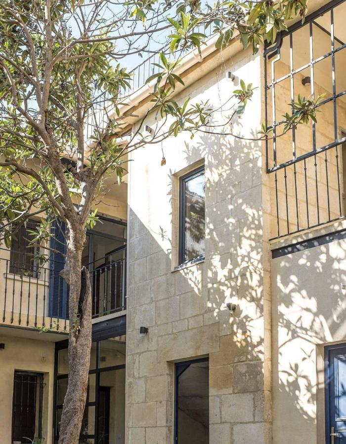 Sous Le Neflier Bed and Breakfast Nîmes Eksteriør billede