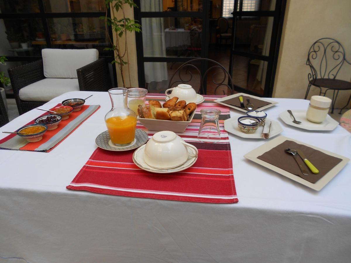 Sous Le Neflier Bed and Breakfast Nîmes Eksteriør billede