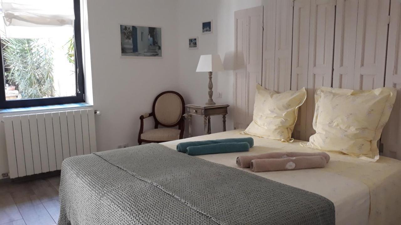 Sous Le Neflier Bed and Breakfast Nîmes Eksteriør billede